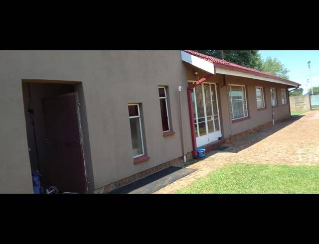 4 BEDROOM HOUSE FOR SALE IN ROODIA